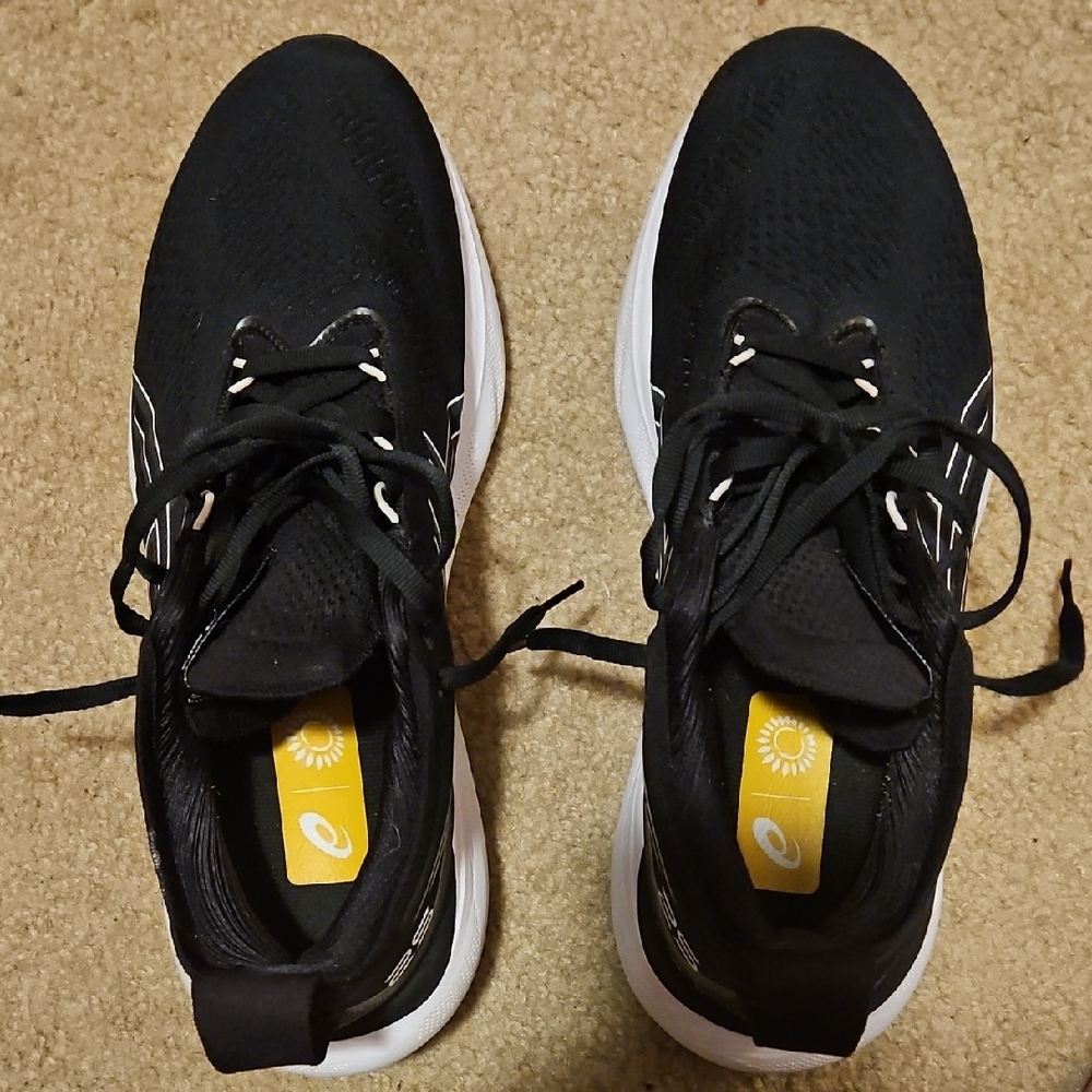 Asics Gel Nimbus 25's Black & White Men's 9 Shoes.